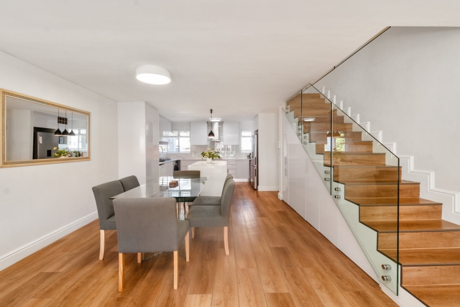 2 Bedroom Property for Sale in Sea Point Western Cape